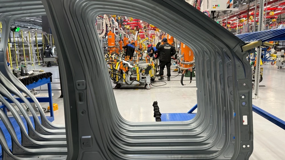 завод Astana Motors Manufacturing Kazakhstan AMMKZ сварочный цех кузовные панели штамповка