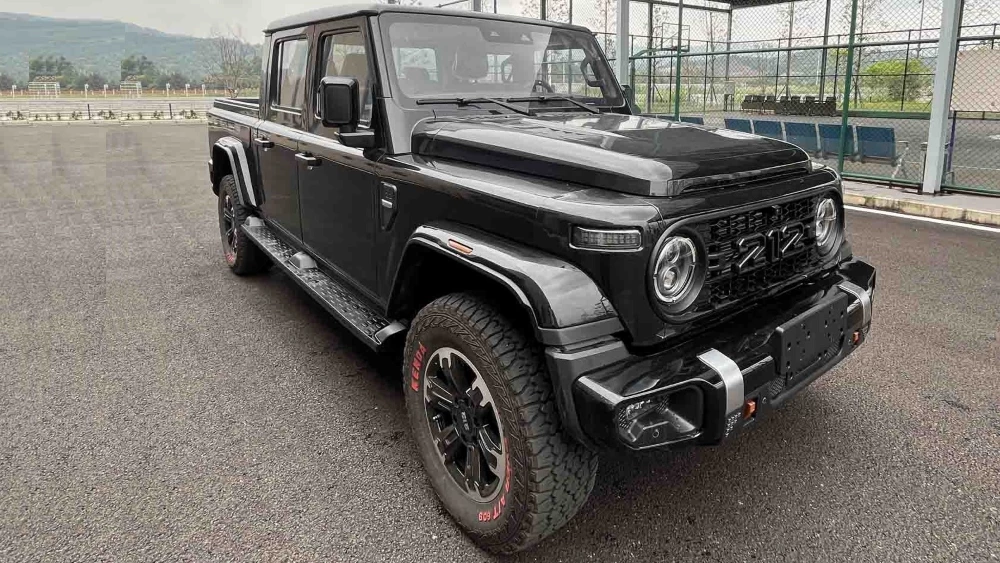 Пикап BAW 212 Explorer 01 сбоку спереди