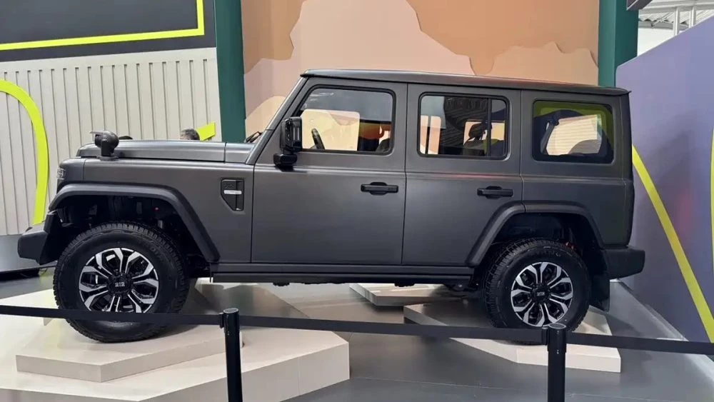 Внедорожник BAW 212 T0 мюнхенский автосалон 2025 сбоку