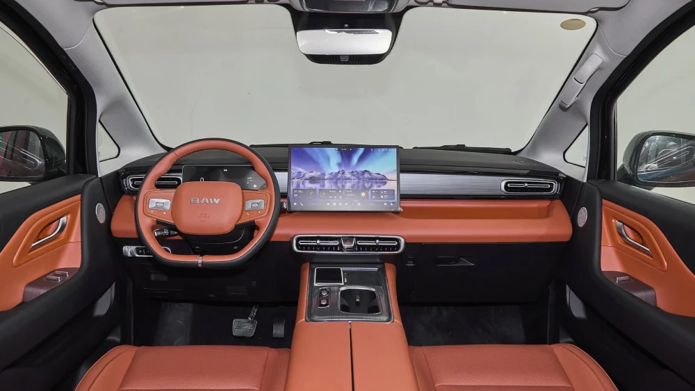 BAW готовит новый автомобиль для России m8 последовательный гибрид минивэн салон рыжий