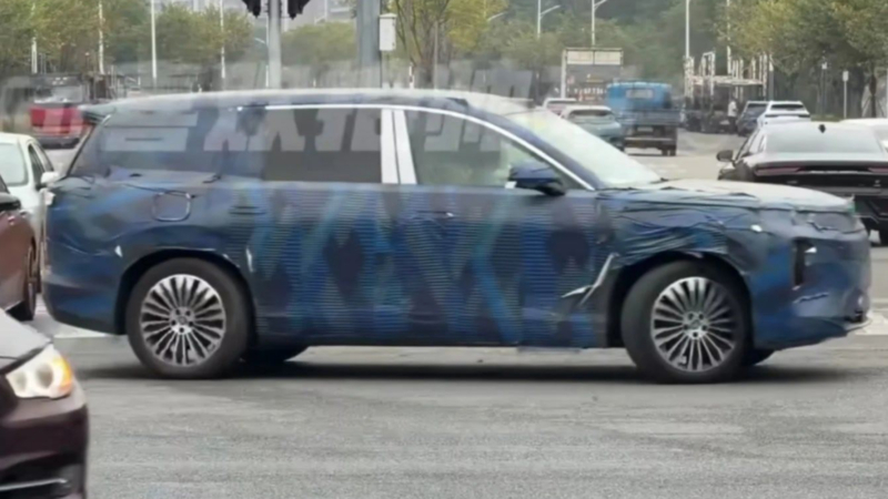 В Китае замечен флагманский кроссовер BYD Dynasty-D с подруливающими задними колесами