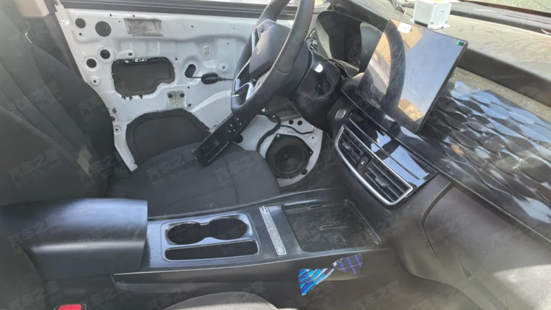 В Китае замечен обновлённый минивэн BYD M6 с модернизированным интерьером