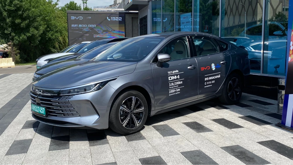 byd chazor chaser destroyer 05 king l гибрид седан спереди сбоку серый тест-драйв узбекистан ташкент