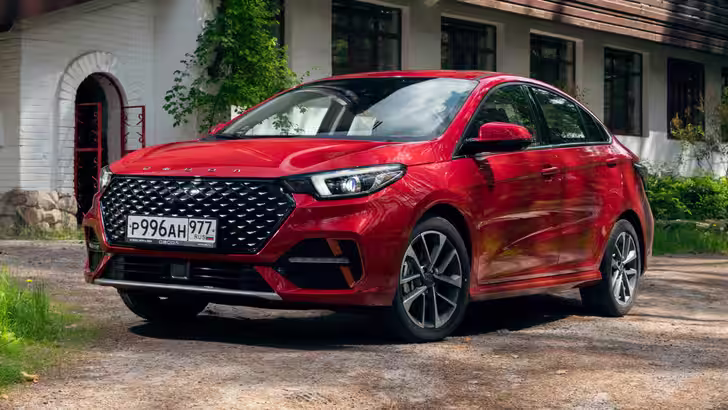 Самая дешевая модель Omoda уходит из России. Сколько она стоила