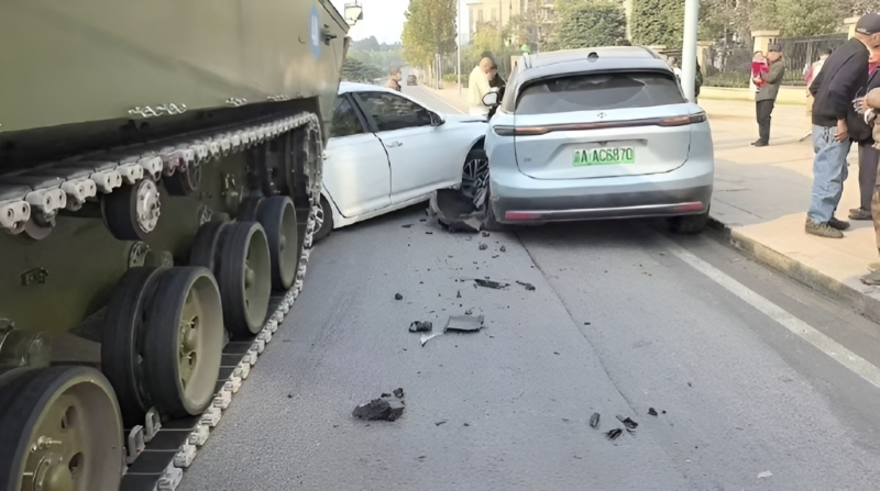 В Китае электрокар Nio EC6 разделился на части, но батарея уцелела, а пассажиры невредимы.