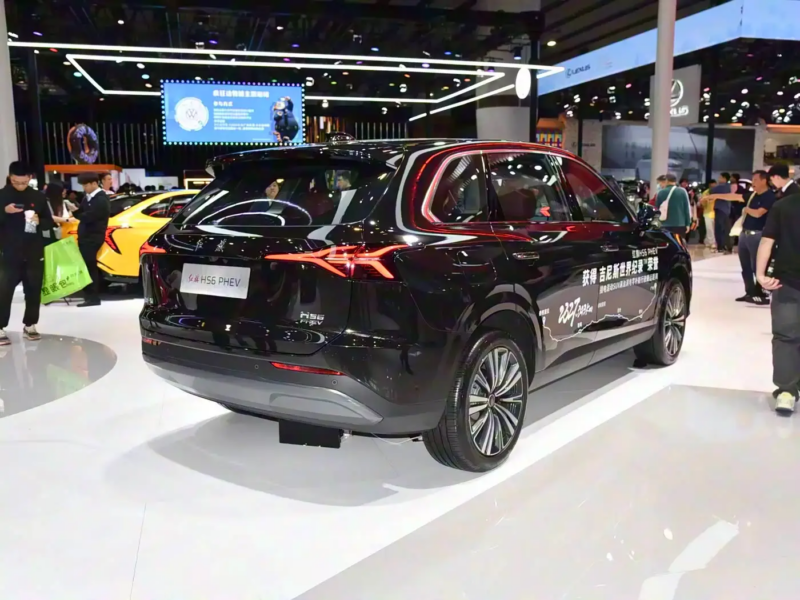 В Китае представлен гибридный внедорожник Hongqi HS6 PHEV с запасом хода 1650 км, стартовая цена 25 000 долларов.