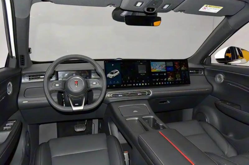 В Китае представлен гибридный внедорожник Hongqi HS6 PHEV с запасом хода 1650 км, стартовая цена 25 000 долларов.