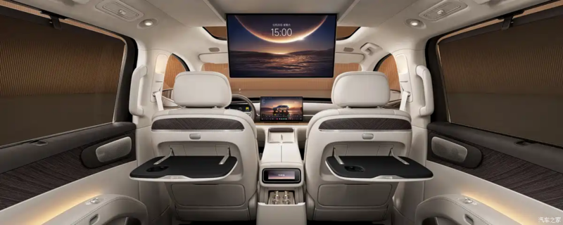 В Китае Leapmotor D19 выделяется крупнейшей в классе EREV батареей на 80,3 кВтч, интерьер модели рассекречен.