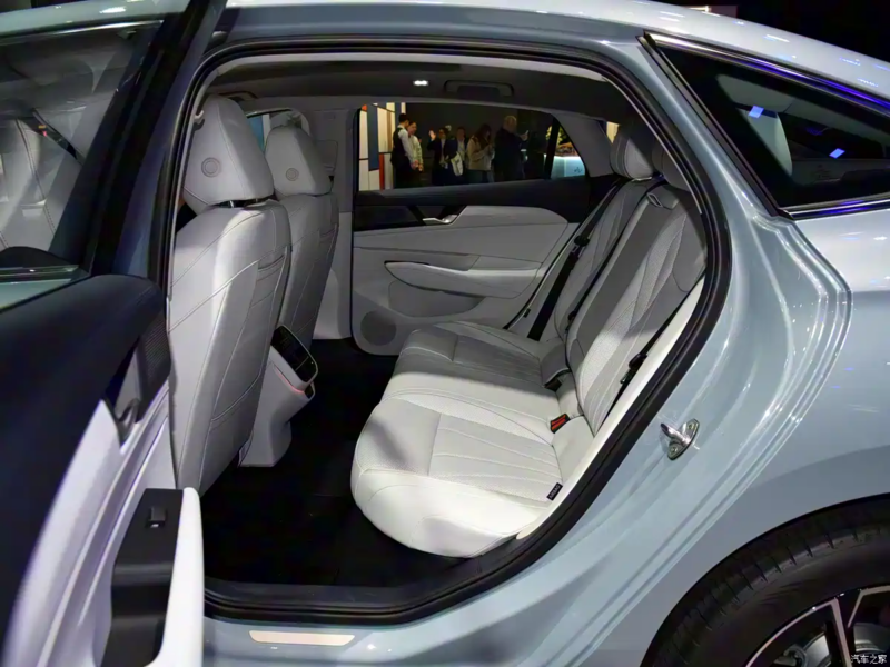 В Китае SAIC-Volkswagen представит Passat ePro PHEV с запасом хода 1300 км в 2026 году.