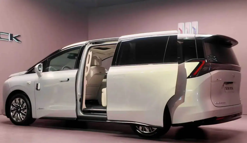 В Китае Buick представил флагманский гибридный MPV Electra Encasa от ,800.