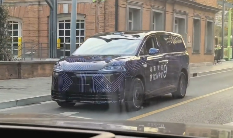 В Китае ожидается презентация нового MPV Luxeed V9, поддержанного Huawei, весной 2026 года.
