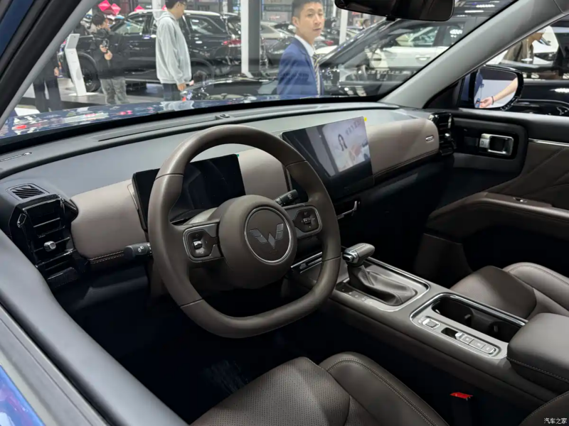 В Китае представлен полноприводный SUV Wuling Xingguang 560 от SGMW с различными вариантами двигателей, от 8400 долларов США.