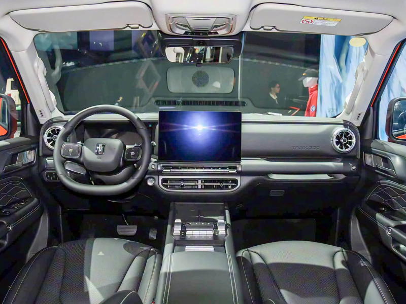 В Китае стартовал выпуск Tank 300 Polar Edition, лимитированная серия из 300 машин.