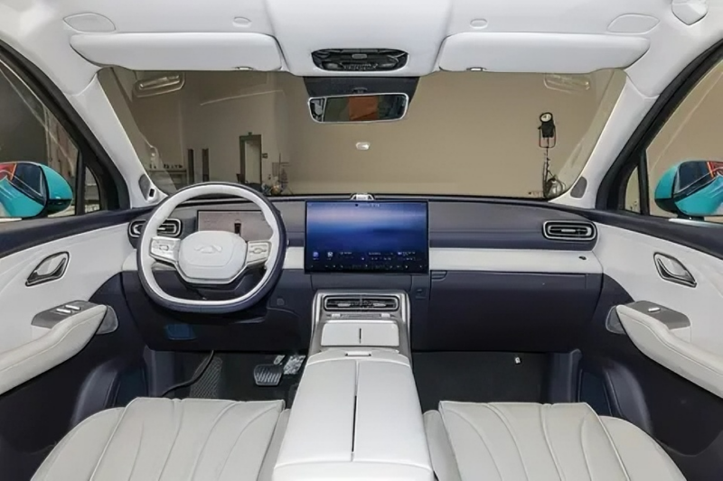 В Китае Chery Fulwin T9L PHEV предлагает полный привод мощностью 260 кВт и крутящий момент 330 Нм.