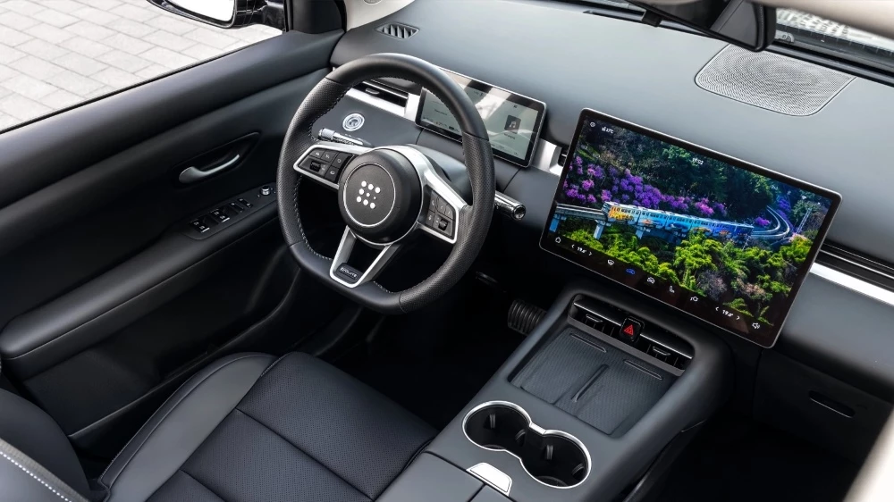 evolute i-space гибридный кроссовер интерьер