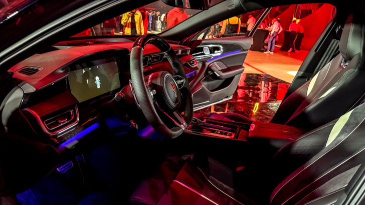 Интерьер Hongqi H6 Интерьер Hongqi H6