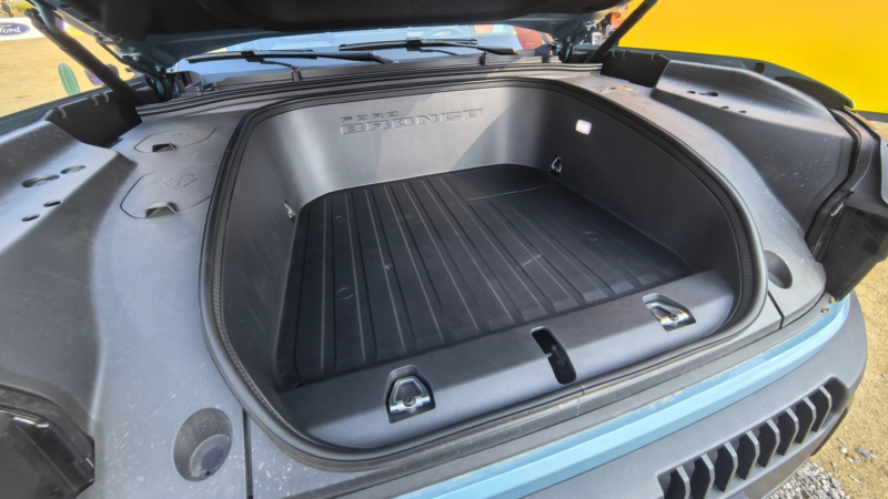 В Китае электрический внедорожник Ford Bronco поступил в продажу по цене 32 640 долларов США.