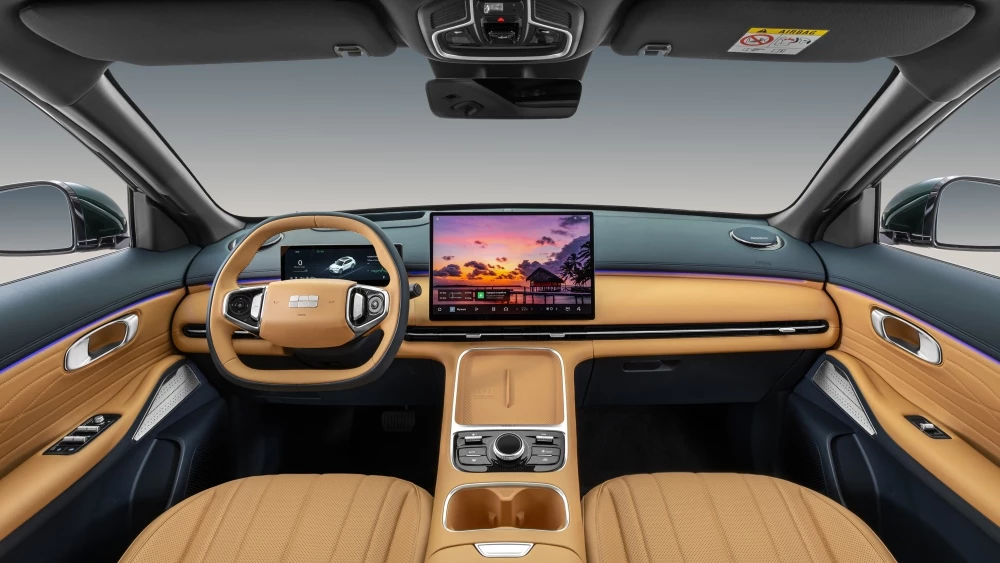 гибридный кроссовер geely ex5 em-i салон интерьер светлая отделка