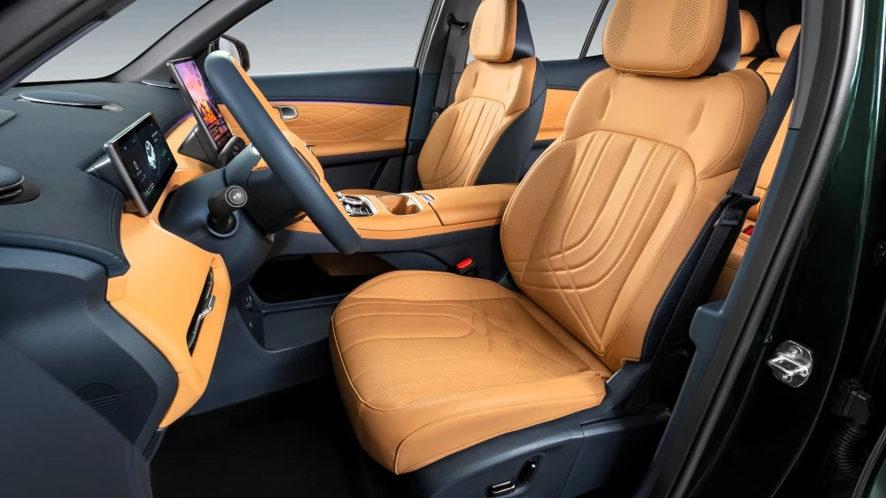 гибридный кроссовер geely ex5 em-i салон интерьер светлая отделка