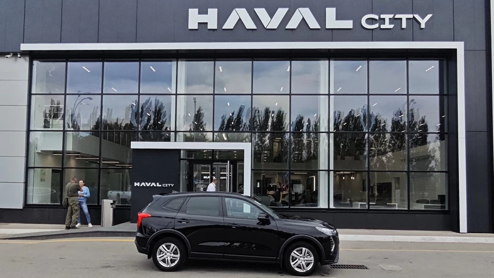 Haval Jolion личный опыт трубин сбоку у автосалона