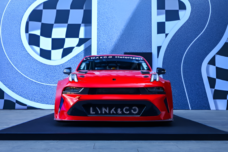 В Китае Lynk & Co 03+ TCR молниеносно распродан на старте продаж за 192 000 долларов США