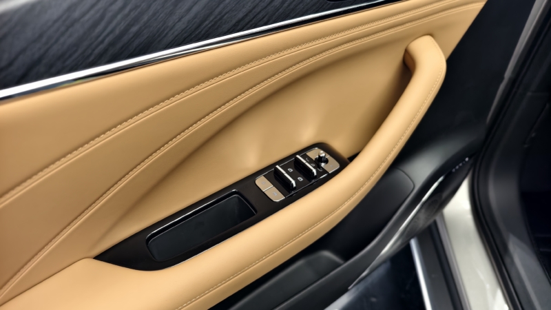 В Китае Geely Galaxy Starshine 6 PHEV бросает вызов BYD, соревнуясь в пространстве и динамике вождения