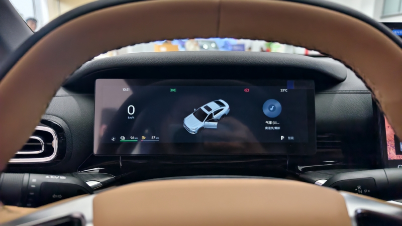 В Китае Geely Galaxy Starshine 6 PHEV бросает вызов BYD, соревнуясь в пространстве и динамике вождения