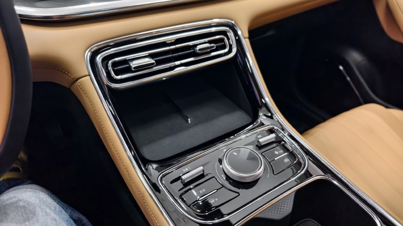 В Китае Geely Galaxy Starshine 6 PHEV бросает вызов BYD, соревнуясь в пространстве и динамике вождения