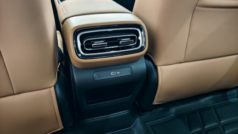 В Китае Geely Galaxy Starshine 6 PHEV бросает вызов BYD, соревнуясь в пространстве и динамике вождения