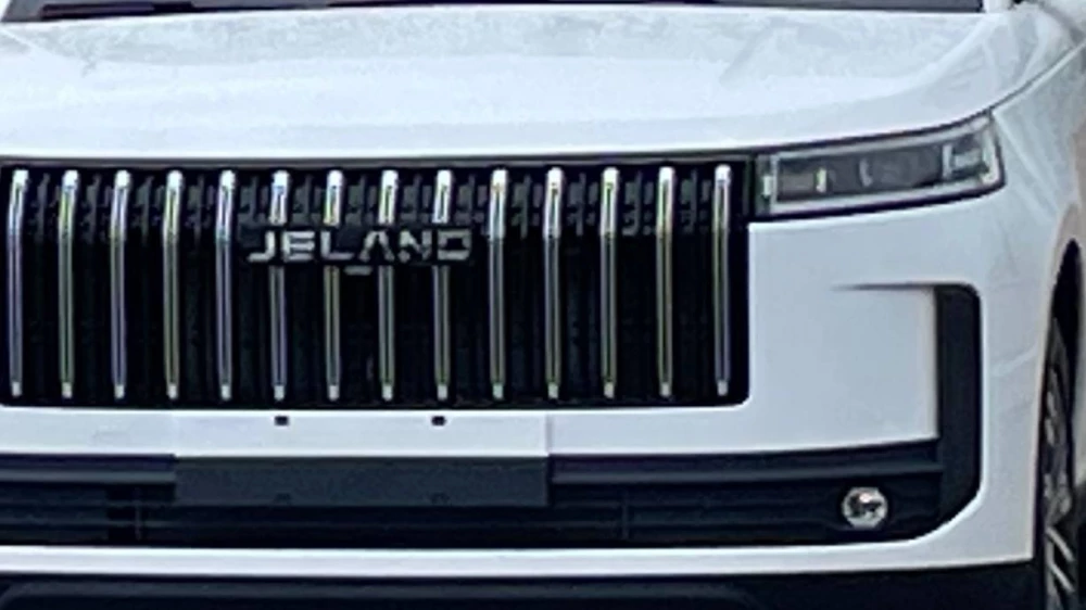 jaecoo j7 с эмблемой jeland кроссовер спереди