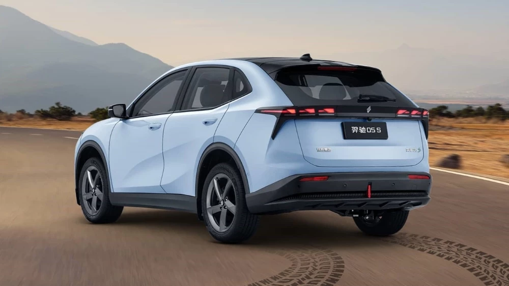 кроссовер JMEV Yichi 05S амберавто А7 сбоку сзади