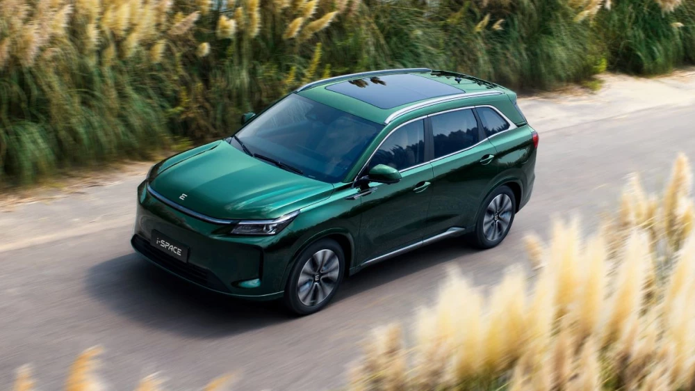 старт продаж обновленный evolute i-space гибридный кроссовер зеленый сбоку спереди цены комплектации