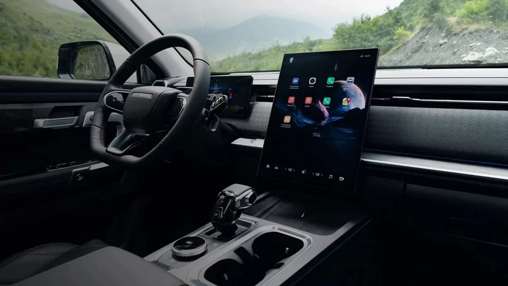 Обновленный Jaecoo J7 вышел на рынок России и подешевел кроссовер салон черный