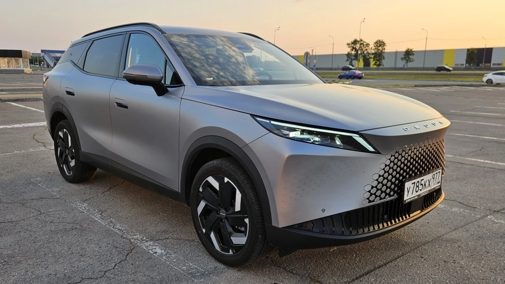 Omoda C7 сбоку спереди