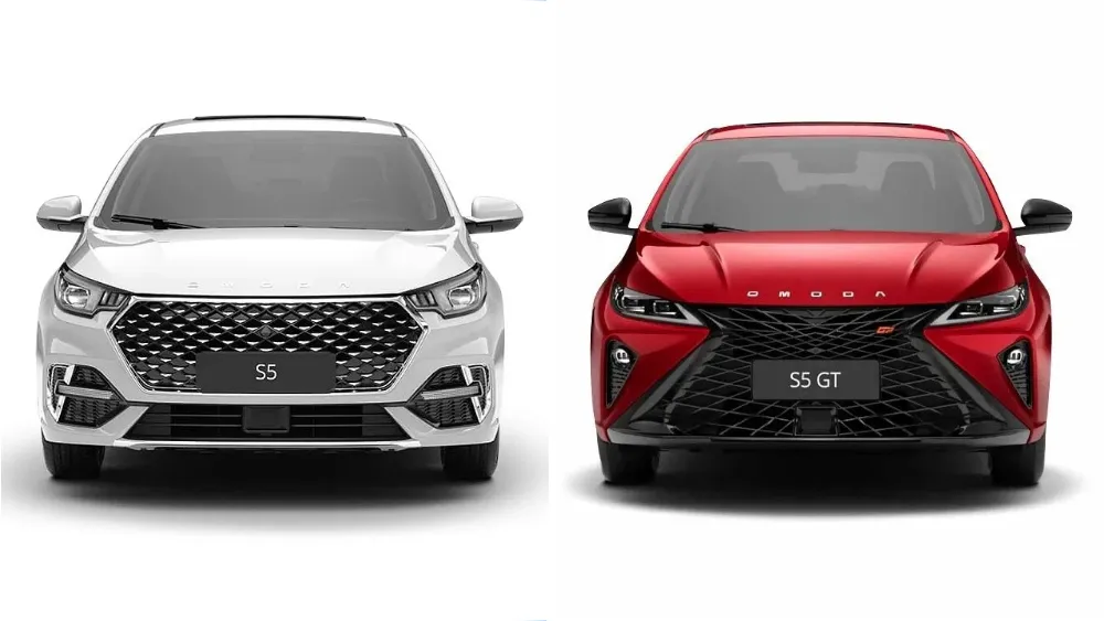 Седаны Omoda S5 и S5 GT спереди вместе оба
