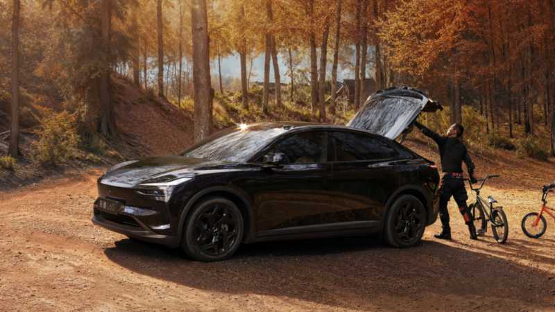 В Китае стартовали поставки кроссовера Nio Onvo L60 Black Knight по цене 21 900 долларов.