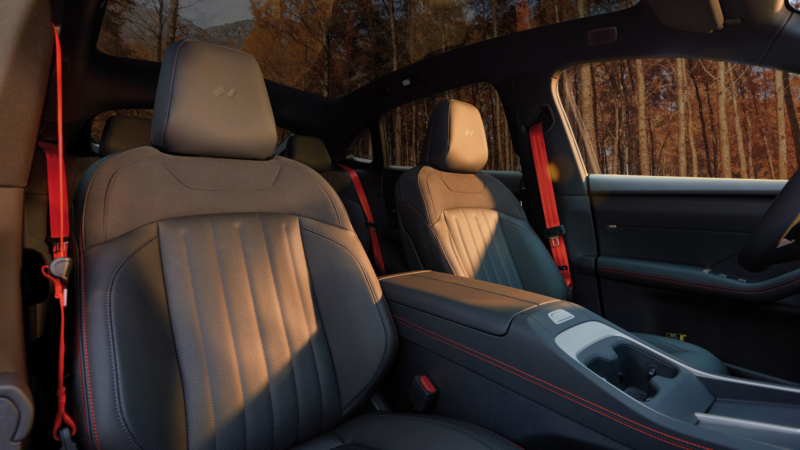 В Китае стартовали поставки кроссовера Nio Onvo L60 Black Knight по цене 21 900 долларов.