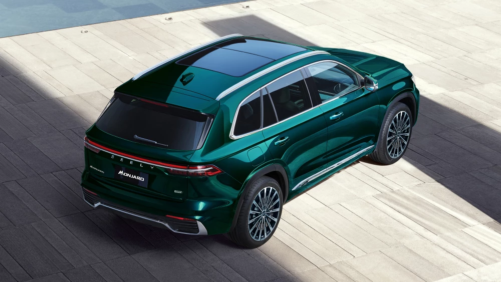 Спецверсия Geely Monjaro Flagship SE появится в России кроссовер сбоку сзади зеленый