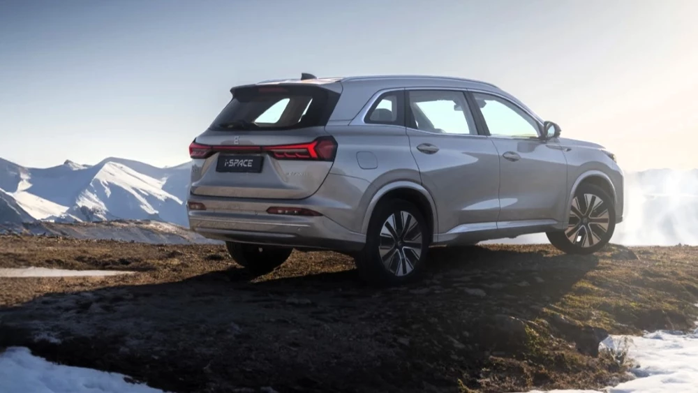 evolute i-space гибридный кроссовер сбоку сзади