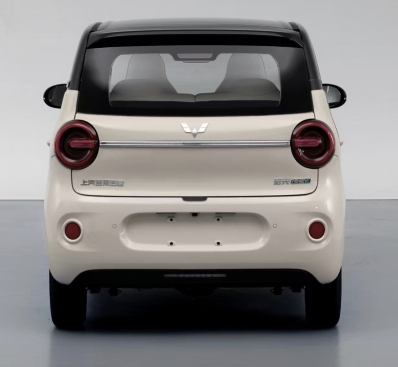 В Китае обновлен Wuling Hongguang Mini EV, бестселлер микро-электромобилей, с измененными габаритами.