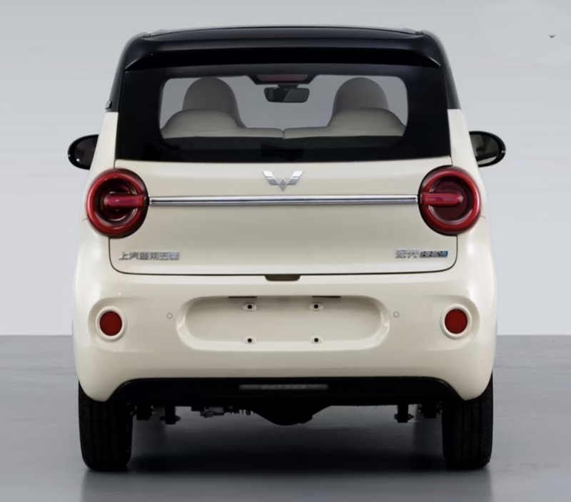 В Китае обновлен Wuling Hongguang Mini EV, бестселлер микро-электромобилей, с измененными габаритами.