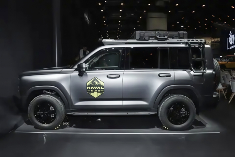 В Китае GWM Haval H9 Crossing Edition с 131-литровым двойным топливным баком стартует от 32 600 долларов.