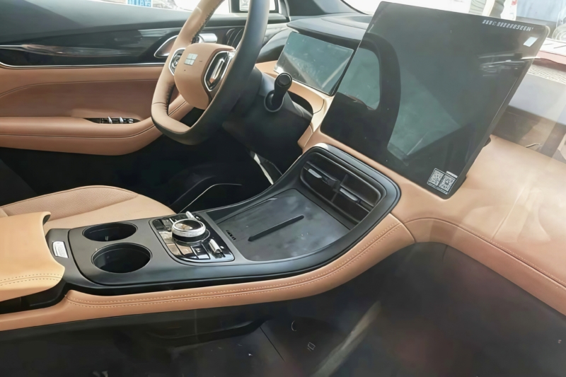 В Китае впервые замечен Geely Galaxy M7, салон раскрыт перед премьерой