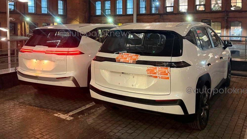 «Яндекс» и GAC показали новый автомобиль для такси gac aion y plus электрический кроссовер сбоку сзади