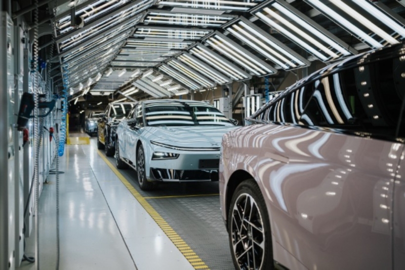 В Китае Xpeng P7+ 2026 завершил предсерийное производство в Австрии перед европейским запуском 9 января.