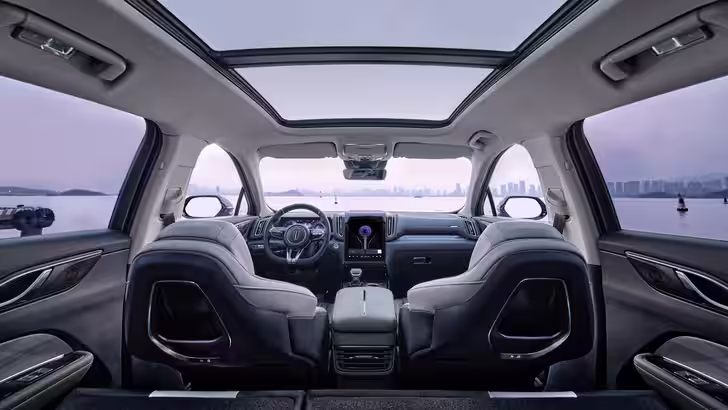 Интерьер Hongqi HS3