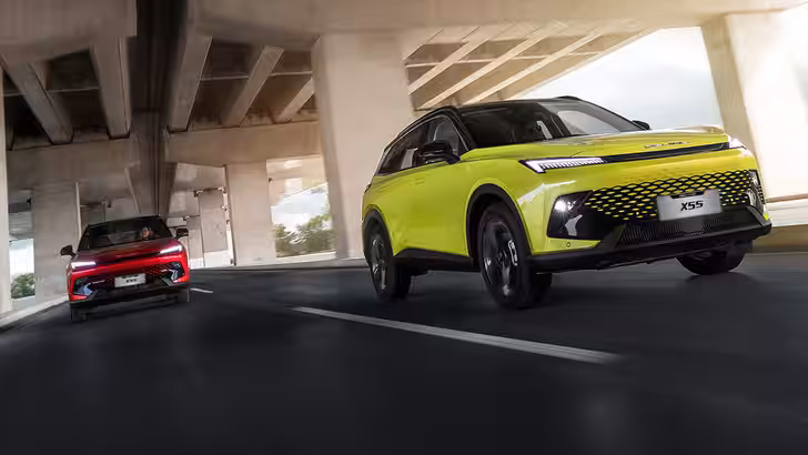 В России с 1 января подскочили цены на пять автомобилей российской сборки. Сколько стоят BAIC U5 Plus, X55, BJ40 и другие модели