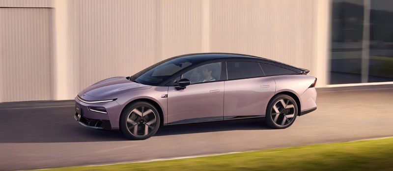 В Китае Xpeng представит седан P7+ и новый кроссовер G7 EREV 8 января, а в Европе 9 января.