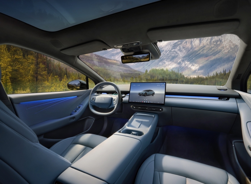 В Китае Xpeng представит седан P7+ и новый кроссовер G7 EREV 8 января, а в Европе 9 января.