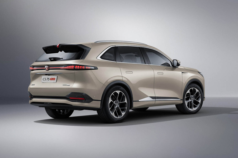 В Китае Changan CS75 Plus установил мировой рекорд Гиннесса по самому длинному прыжку с ледяной рампы.